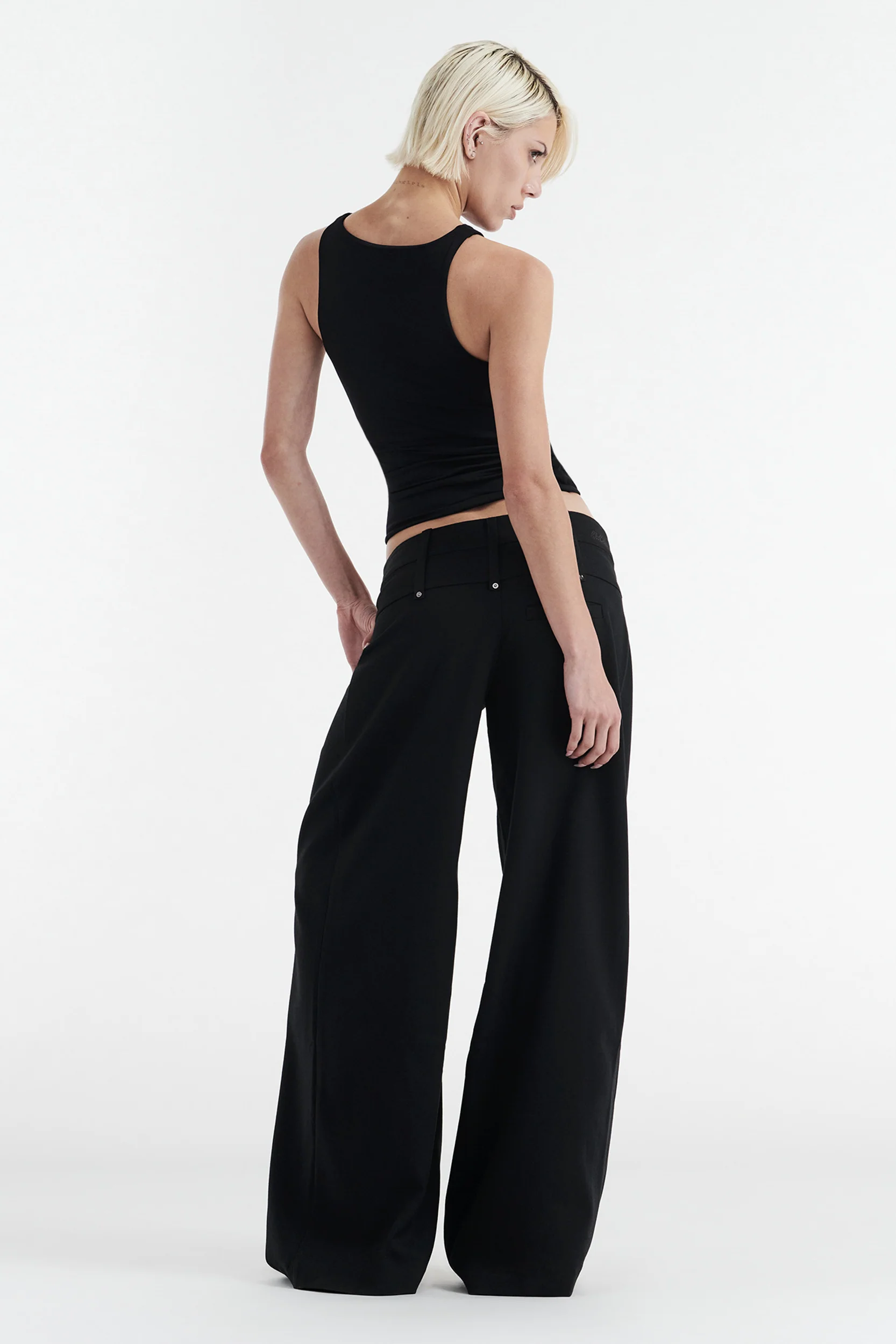 SOPHIE BASIC SLEEVELESS TANK WITH SHELF BRA - BLACK - Image 2
