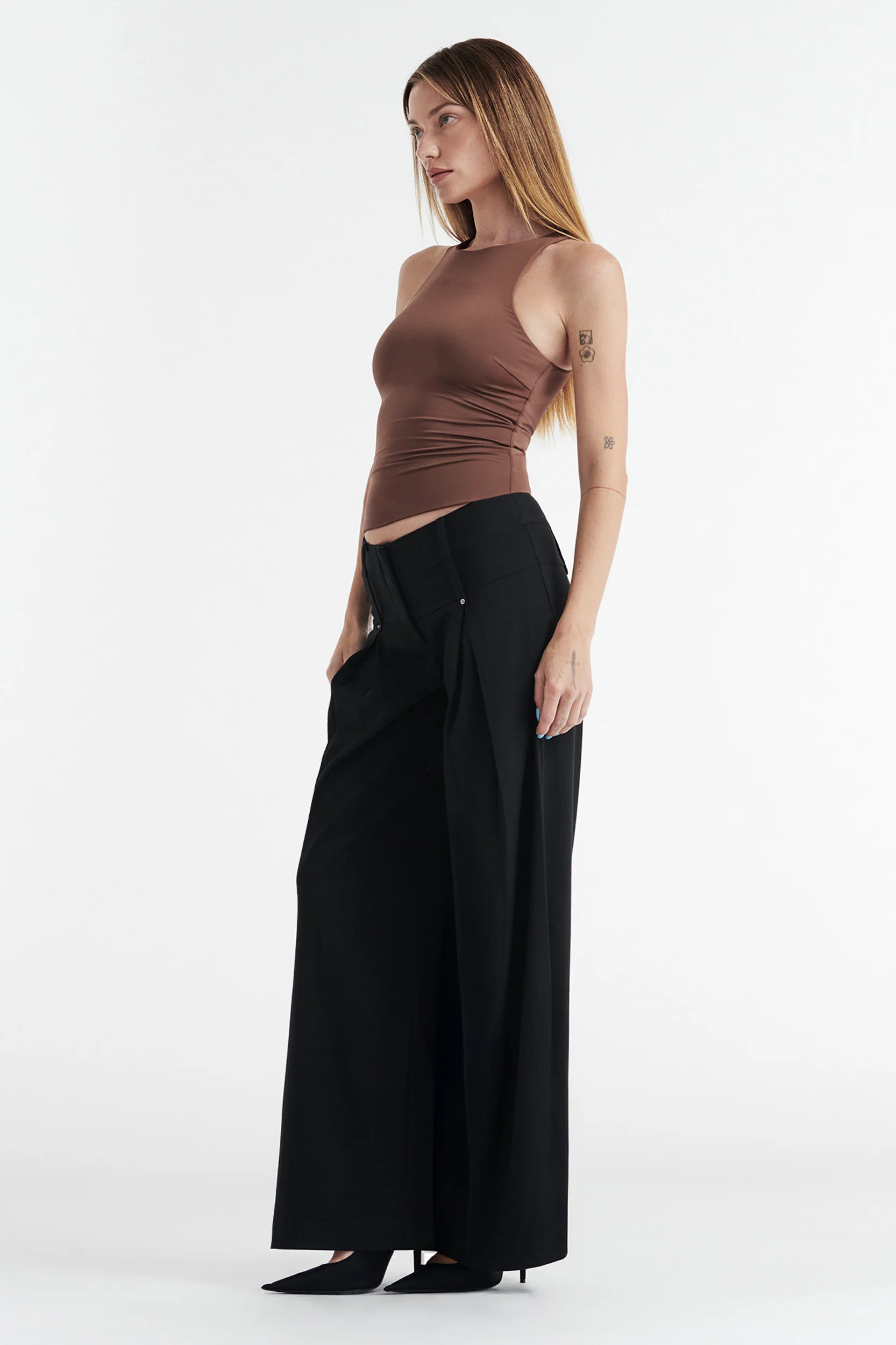 SOPHIE BASIC SLEEVELESS TANK WITH SHELF BRA - CHOCOLATE - Image 2