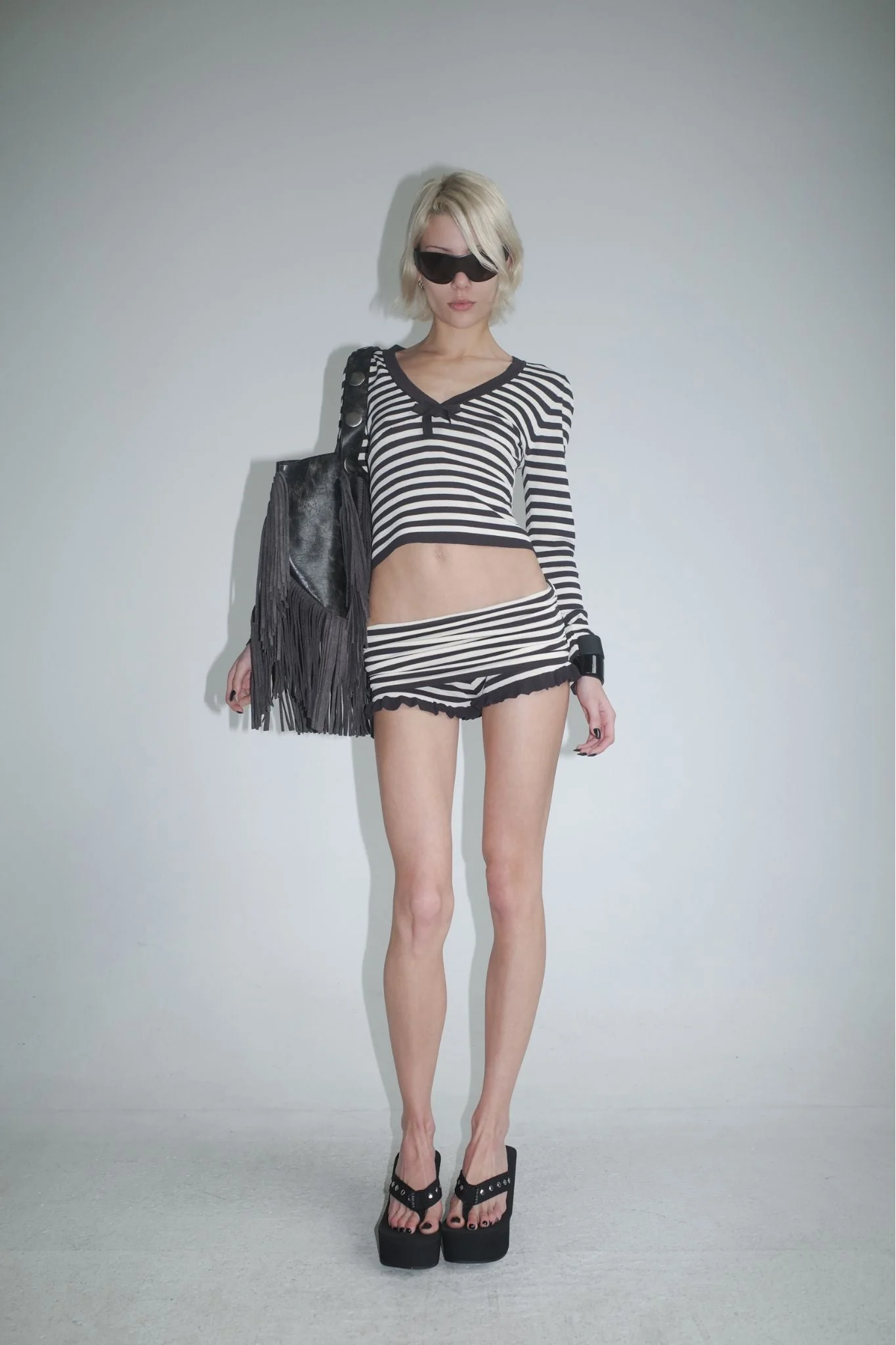 ZINNIA SHORT - BLACK AND CREAM - Image 4
